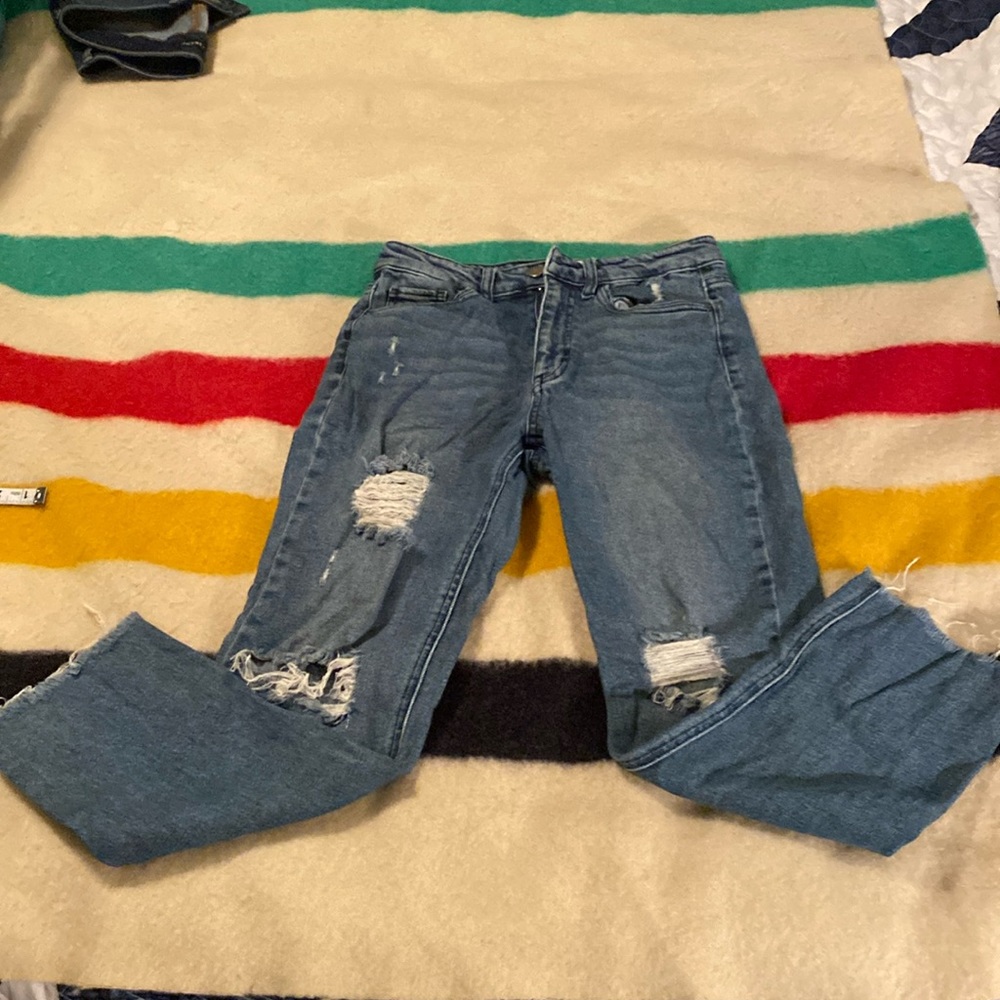 Size 7 Tinseltown ripped jeans with raw hem